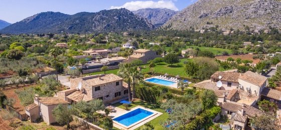 joan_-_swimming_pool_05_2400x1600.jpg Book a villa holiday in Pollensa