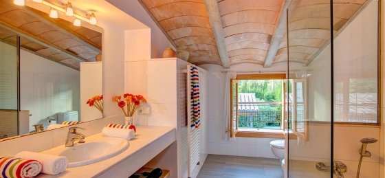 llobiner_-_bathroom_1-1_2400x1600.jpg Book a villa in Spain