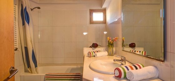 llobiner_-_bathroom_2-1_2400x16001.jpg Villa rentals in Balearic Islands