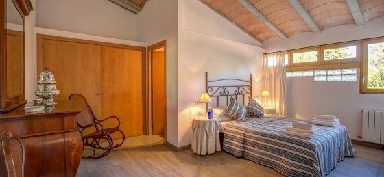 llobiner_-_bedroom_1-1_2400x16001.jpg Holiday villas in Spain