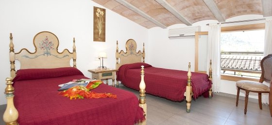 llobiner_-_bedroom_3-1_2400x16001.jpg Villas in Pollensa