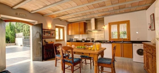 llobiner_-_kitchen_1_2400x1600.jpg Book a villa in Balearic Islands