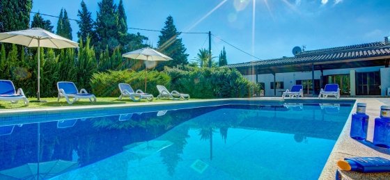 llobiner_-_swimming_pool_06_2400x1600.jpg Villa holidays in Mallorca