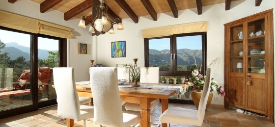 llop_-_a_dining_room_2.jpg Book a villa holiday in Balearic Islands