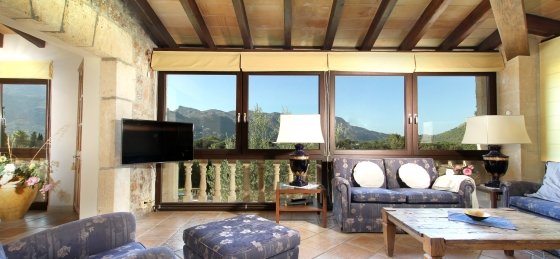 llop_-_a_saloon_1.jpg Book a villa in Spain