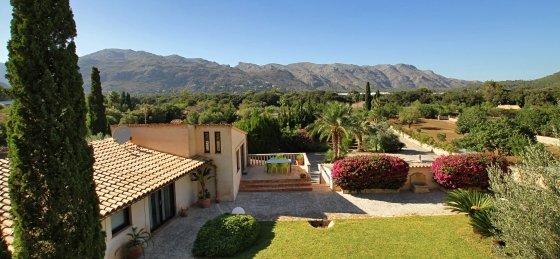 llop_-_xterior_5.jpg Book a villa holiday in Spain