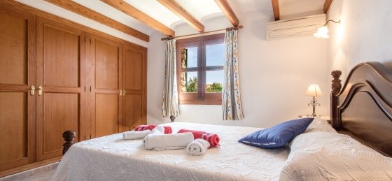 moli_-_bedroom_1-2_s17.jpg Book a villa in Spain