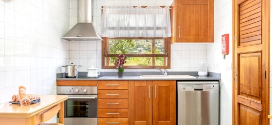 oliver_-_kitchen_1_18_2400x1600.jpg Holiday home in Puerto Pollensa villa booking