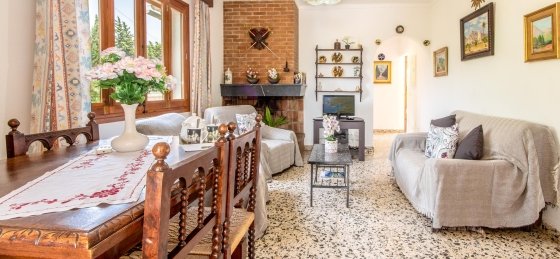 oliver_-_saloon_3_18_2400x1600.jpg Book a villa in Mallorca