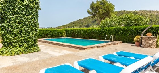 oliver_-_swimming_pool_7_18_2400x1600.jpg Book a villa in Balearic Islands