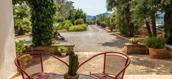 oliver_-_terrace_3_18_2400x1600.jpg Villa holidays in Balearic Islands