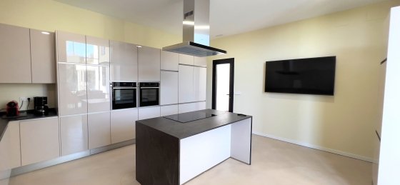 adf6d2d6-3c0f-4bd1-8f41-eed3a6bb4acb.jpeg Book a villa holiday in Marbella