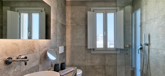 22_master_bathroom_top_floor.jpg Book a villa in Greece