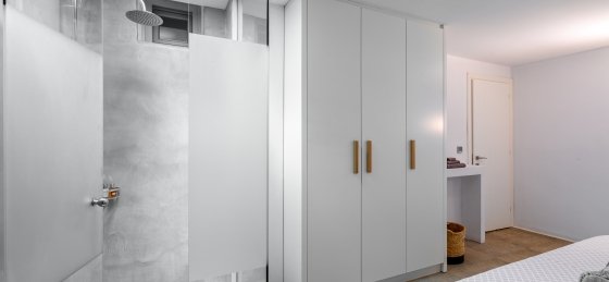 35_single_bedroom_shower_lower_floor.jpg Book a villa holiday in Greece