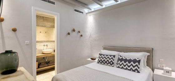 36_double_bedroom_3_lower_floor.jpg Book a villa in Mykonos