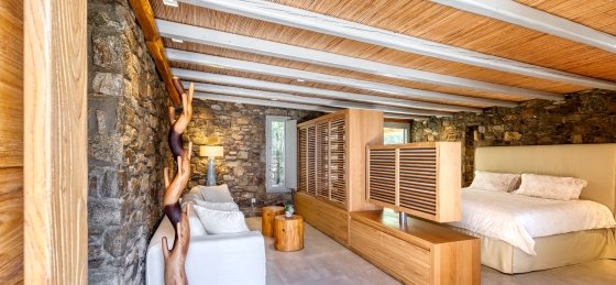 39_guest_house_double_bedroom_4.jpg Villa holidays in Greece