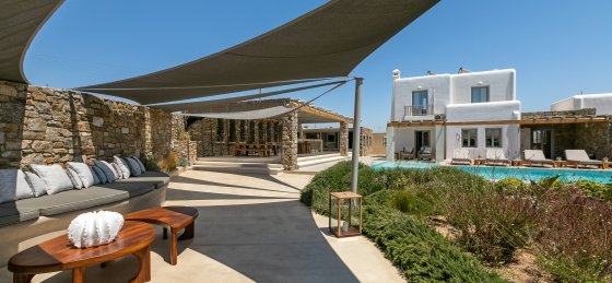 6_lounging_in_the_garden.jpg Holiday villas in Greece