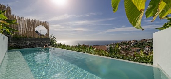 Villa rentals in Calheta