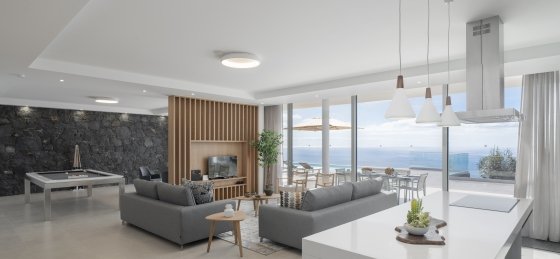 11_ourmadeira_villas_in_madeira_ocean_panorama_living_area_and_billiards.jpg Book a villa in Calheta