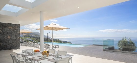 1_ourmadeira_villas_in_madeira_ocean_panorama_outdoor_dining_and_pool.jpg Holiday villas in Calheta