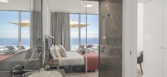 23_ourmadeira_villas_in_madeira_ocean_panorama_bedroom_2_en-suite_shower_room_.jpg Villa in Calheta to rent