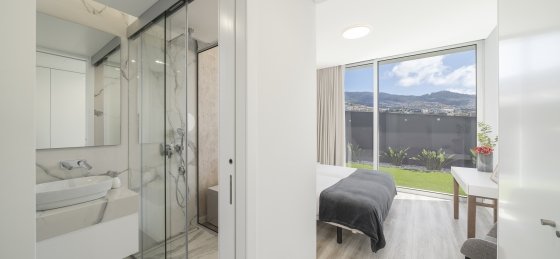 27_ourmadeira_villas_in_madeira_ocean_panorama_bedroom_4_and_en-suite.jpg Villa holidays in Portugal