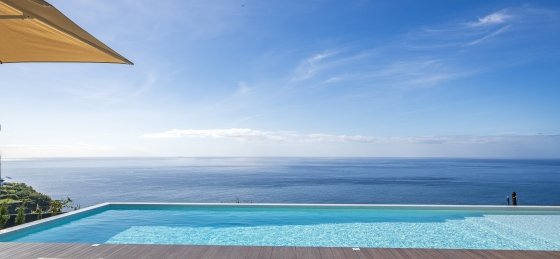 4_ourmadeira_villas_in_madeira_ocean_panorama_sunbeds_and_pool.jpg Villa rentals in Portugal