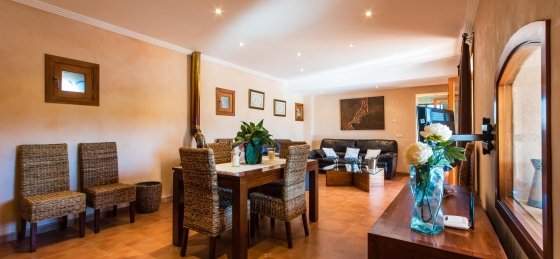 capo_-_dining_room_2_2400x1600.jpg Book a villa holiday in Sa Pobla