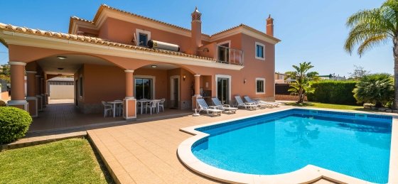 Villa rentals in Albufeira