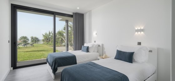 ourmadeira_villas_in_madeira_-_ocean_sunset_villa_-_bedroom_3.jpg Holiday villas in Funchal