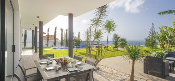 ourmadeira_villas_in_madeira_-_ocean_sunset_villa_-_outdoor_dining_and_view.jpg Villa holidays in Portugal