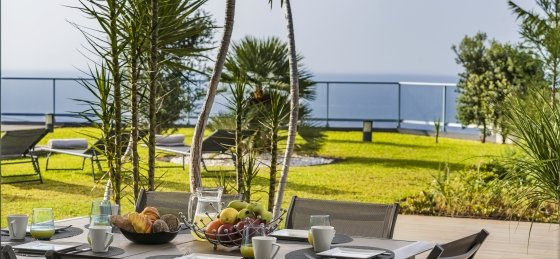 ourmadeira_villas_in_madeira_-_ocean_sunset_villa_-_outdoor_dinning.jpg Book a villa in Madeira