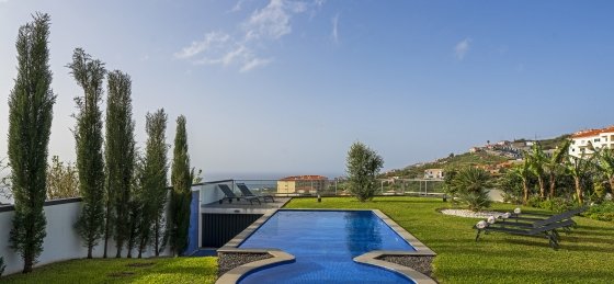 ourmadeira_villas_in_madeira_-_ocean_sunset_villa_-_pool_and_view_.jpg Villa rentals in Funchal