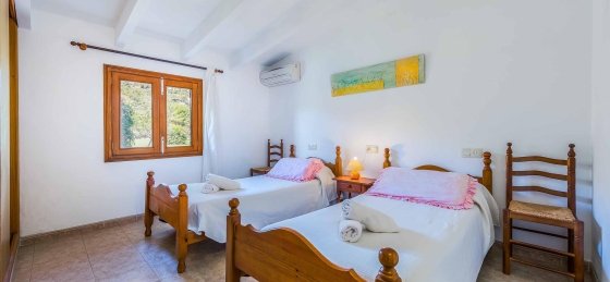 papalaya_-_bedroom_2-1_2400x1600.jpg Book a villa in Mallorca