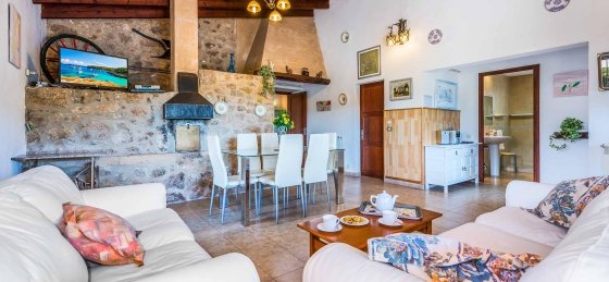 papalaya_-_saloon_2_2400x1600.jpg Book a villa holiday in Balearic Islands