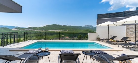 2.jpg Villas in Omis