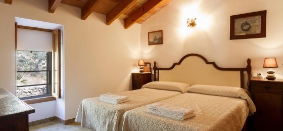 alordes_-_bedroom_3-1_2400x1600.jpg Holiday villas in Pollensa