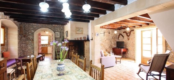 alordes_-_dining_room_01_2400x1600.jpg Book a villa holiday in Balearic Islands