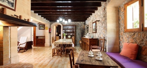 alordes_-_dining_room_03_2400x1600.jpg Book a villa in Spain