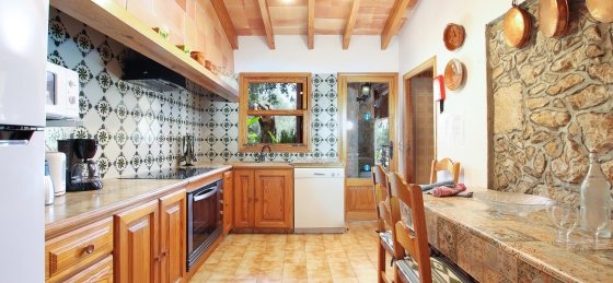 alordes_-_kitchen_01_2400x1600.jpg Book a villa holiday in Pollensa