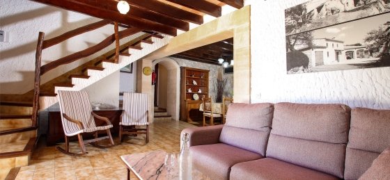 alordes_-_saloon_02_2400x1600.jpg Villa holidays in Balearic Islands