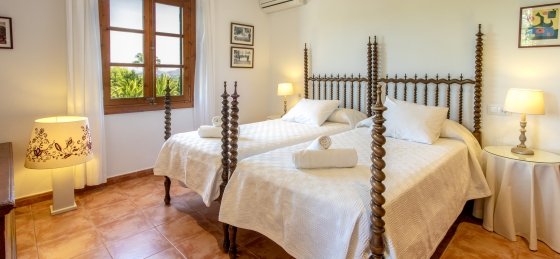 alzina_-_bedroom_1-1_18.jpg Book a villa in Alcudia