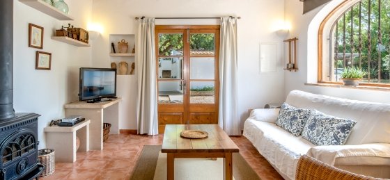 alzina_-_saloon_1_18.jpg Villa holidays in Alcudia