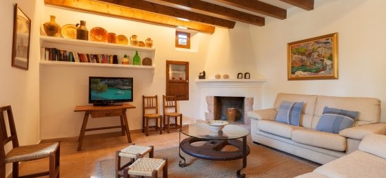 butxaco_-_saloon_1_2400x1600ns.jpg Villa rentals in Pollensa