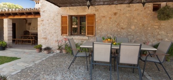 butxaco_-_terrace_1_2400x1600ns.jpg Book a villa holiday in Balearic Islands