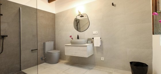crever_-_bathroom_3-2_2400x1600.jpg Book a villa in Spain