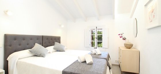 crever_-_bedroom_2-1_2400x1600.jpg Book a villa holiday in Pollensa
