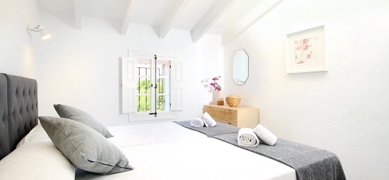 crever_-_bedroom_2-2_2400x1600.jpg Book a villa holiday in Balearic Islands