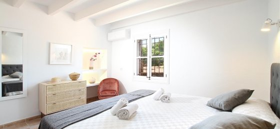 crever_-_bedroom_5-1_2400x1600.jpg Villas in Mallorca