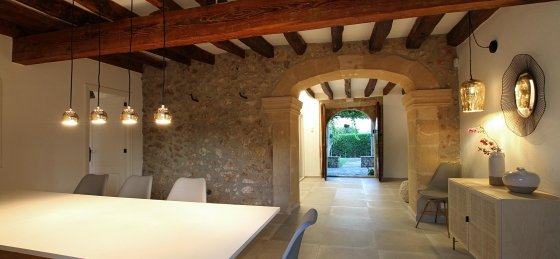 crever_-_dining_room_4_ns_2400x1600.jpg Book a villa holiday in Mallorca